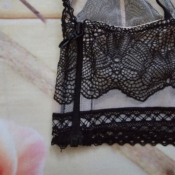 NEW! Victoria's Secret black lace bralette - Picture 5 of 8